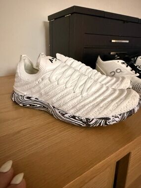 NWOT APL TECHLOOM WAVE Run,Lift, Athleisure Sporty Sneakers B&W Marble Sole